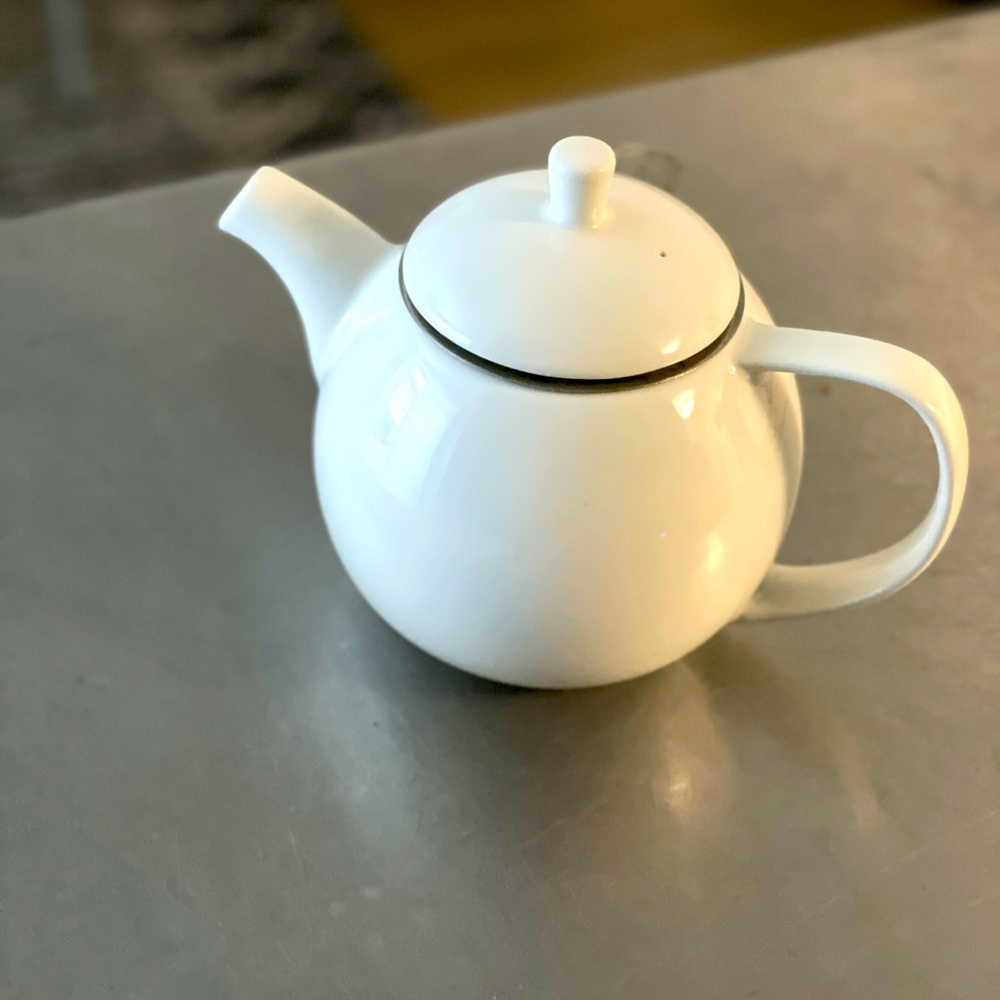 White Ceramic & Stainless Steel FOR LIFE Curve 24 oz Teapot